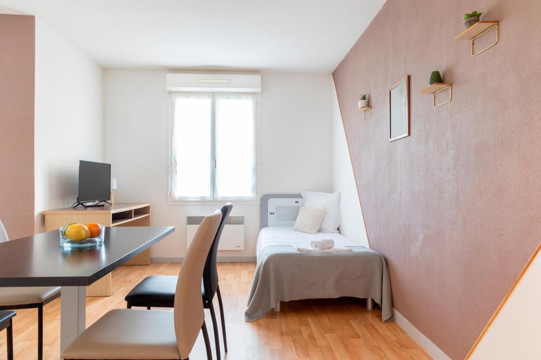 Patio Parc Residence Argenton-l'Eglise ภายนอก รูปภาพ