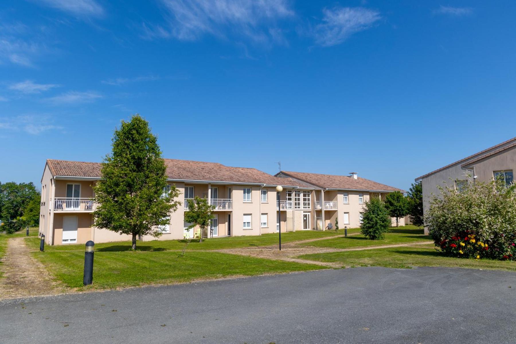 Patio Parc Residence Argenton-l'Eglise ภายนอก รูปภาพ